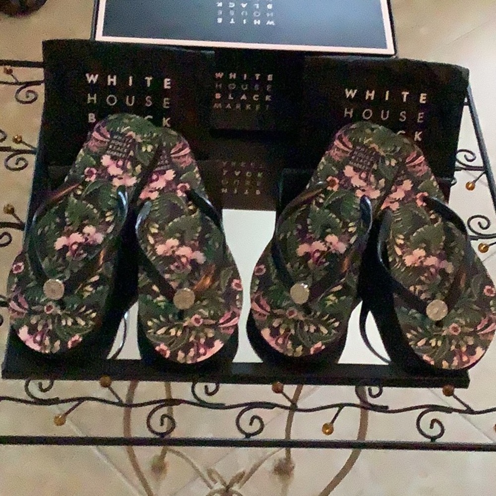 Designer WHBM Black Flip flops Size 6 w/sandal bags NEW